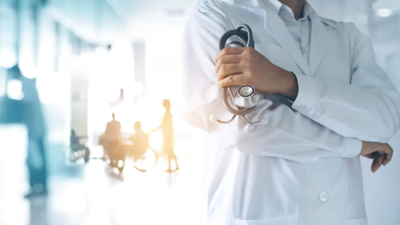 Üç doktora ‘taksirli ölüme neden olma’dan hapis cezası