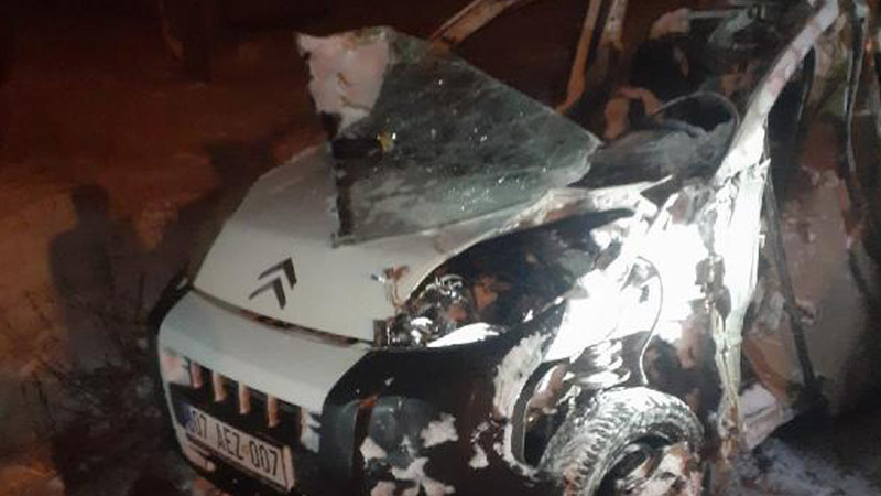 Kar küreme aracına çarpan araçta bulunan 3 kişi hayatını kaybetti