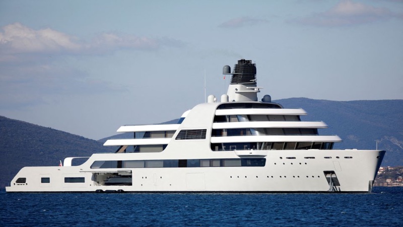 Yaptırımların hedefindeki Rus oligark Abramovich’in ‘süper yatı’, Türkiye açıklarında