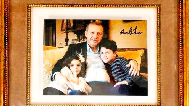 Erdoğan’ın torunlarıyla çektirdiği fotoğraf satışa çıktı
