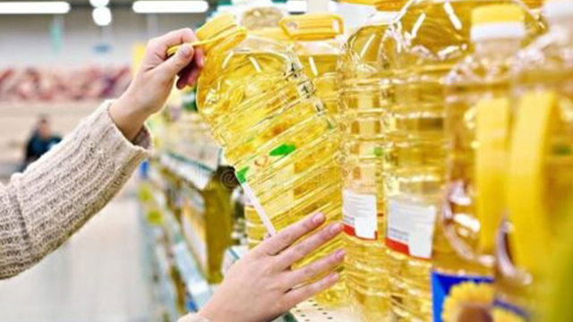 Marketlerin deposunda binlerce litre yağ ele geçirildi