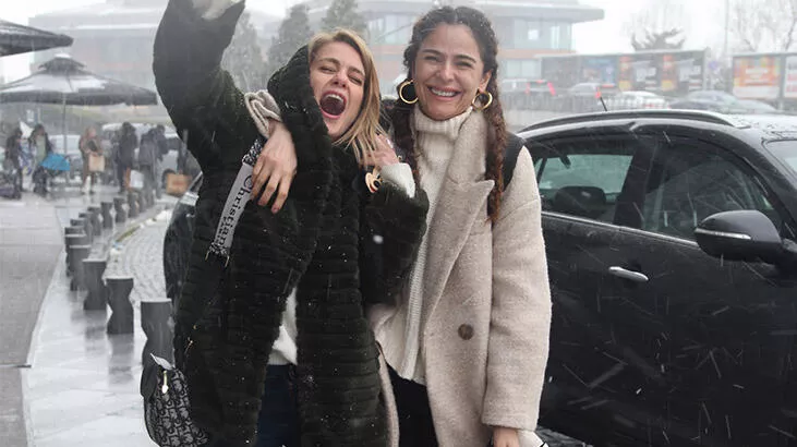 Çiğdem Batur ve Gamze Topuz alışverişte