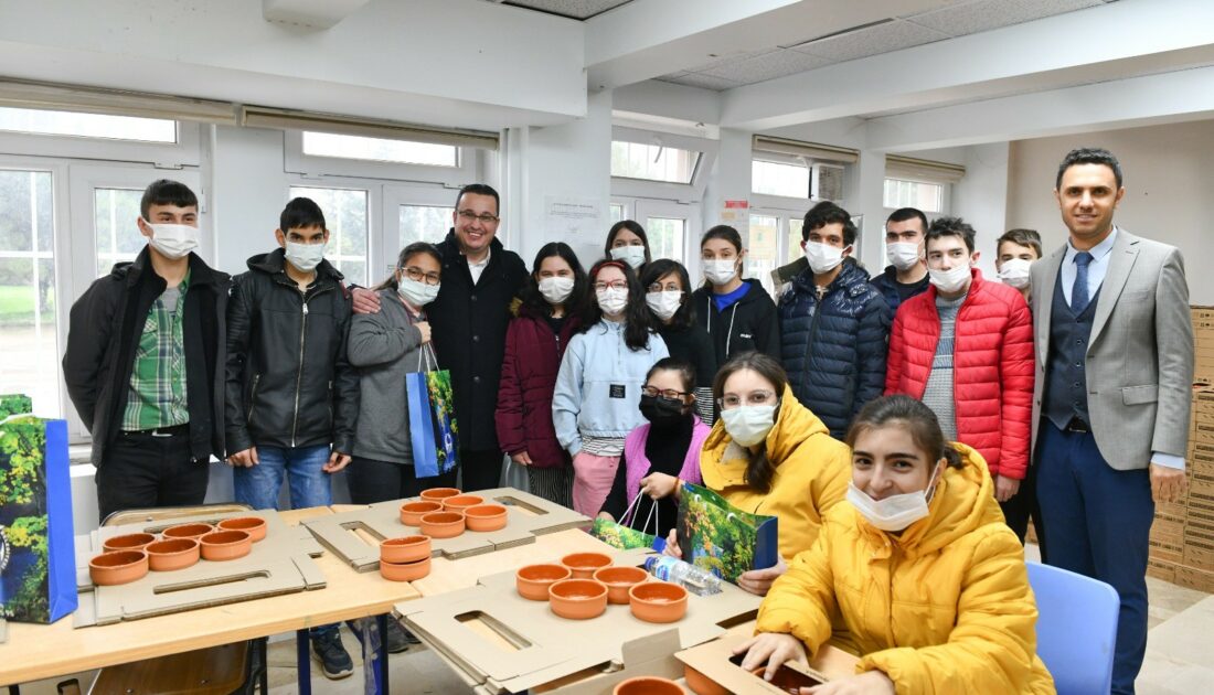 Bursa Mustafakemalpaşa Belediye Başkanı Kanar’dan gönülleri ısıtan ziyaret
