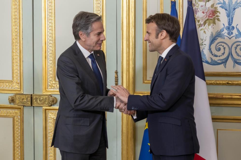 Macron, ABD Dışişleri Bakanı Blinken bir araya geldi