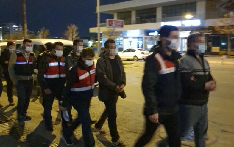İzmir merkezli FETÖ operasyonunda 44 tutuklama