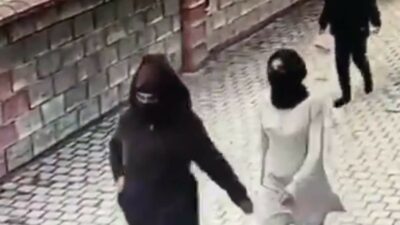 Bursa’da peçeli kadın hırsızlar kamerada