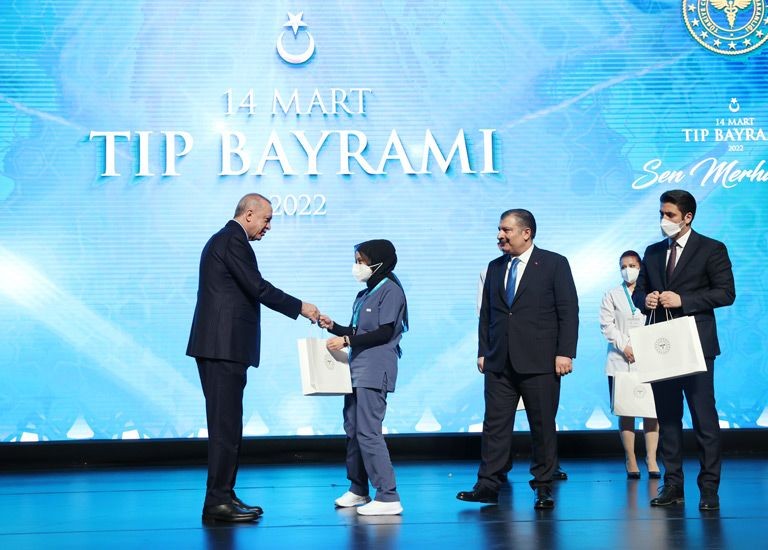 Yılın hemşiresi Kastamonu’dan! Ödülünü Erdoğan’dan aldı