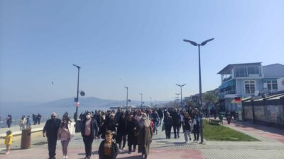 Bursa’da güzel havayı görenler Mudanya’ya akın etti