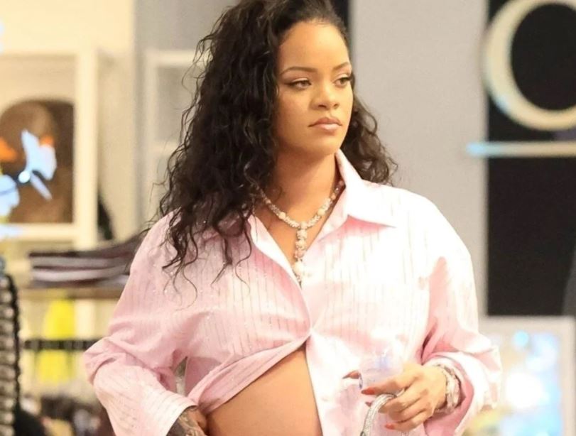 Rihanna bebek alışverişinde