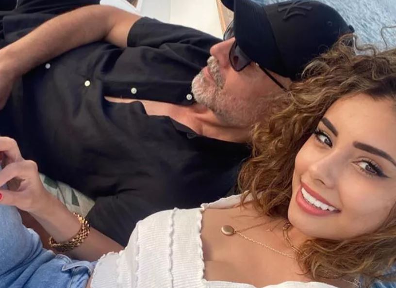 Özcan Deniz 23 yaş küçük sevgilisine evlilik teklifi etti