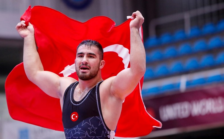 Feyzullah Aktürk altın madalya kazandı