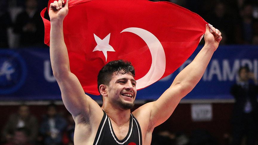 4 milli güreşçi yarı finalde