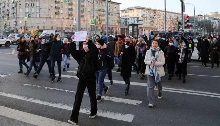 Rusya’da savaş karşıtı protestolarda 3 bini aşkın kişi gözaltına alındı