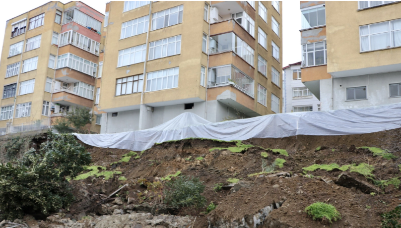 Trabzon’da heyelan paniği!