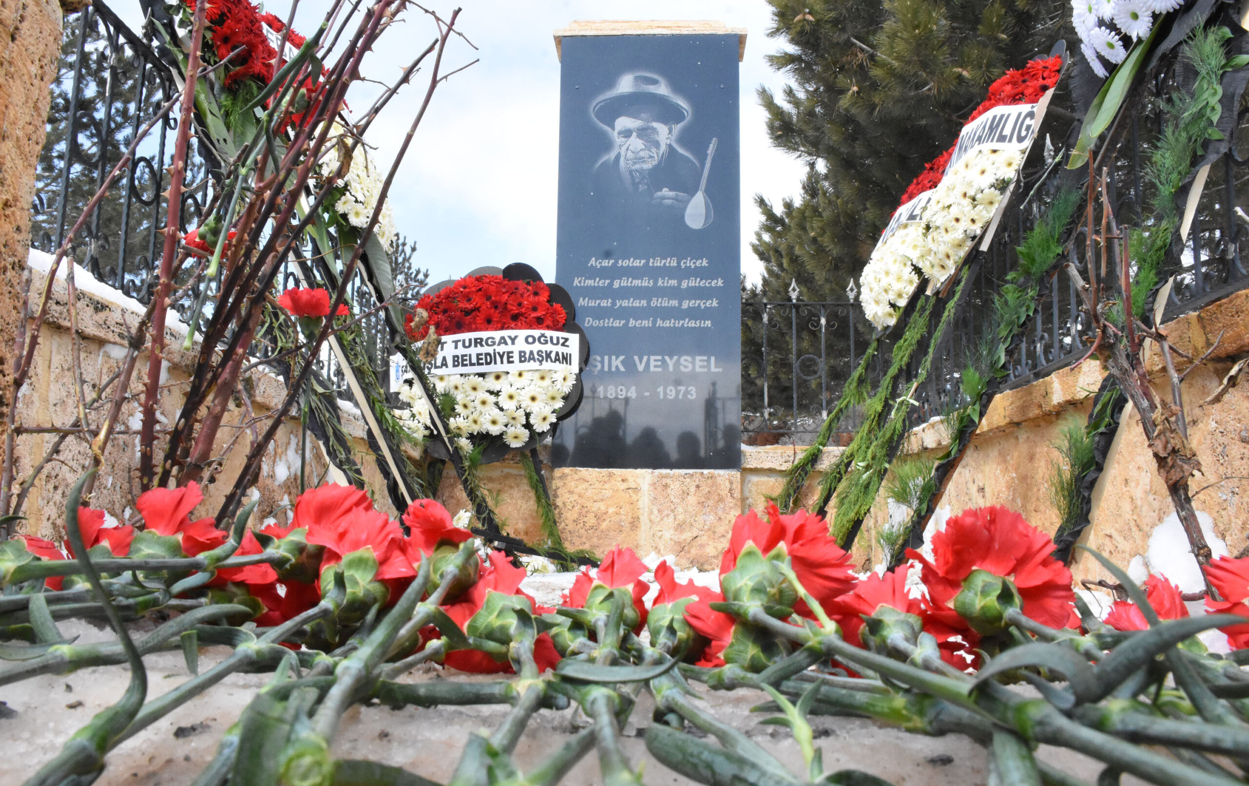 Aşık Veysel, vefatının 49’uncu yılında mezarı başında anıldı