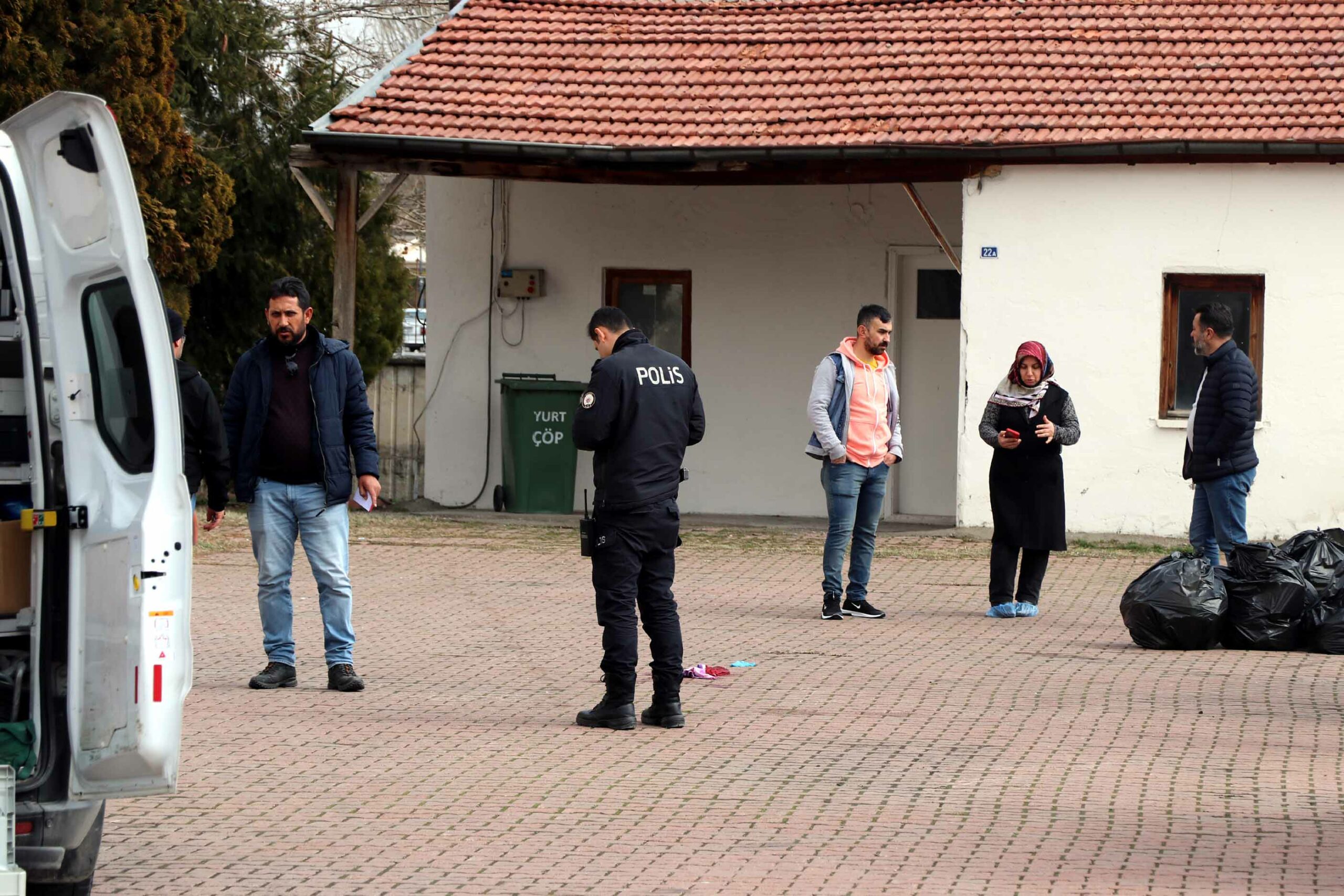 Kadınlar Günü’nde de şiddet durmadı! Boşandığı eşinin annesini bıçakladı