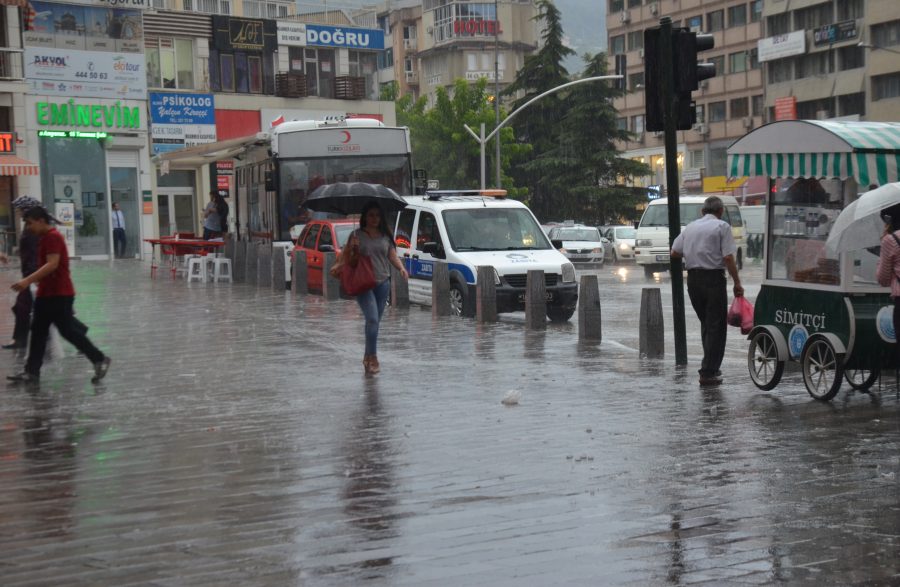 Bursa’da kar yerini yağmura bıraktı