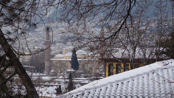 Bursa’da kar yağışı etkili oluyor
