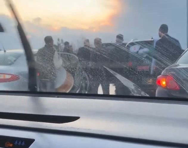 Bursa’da yolu kapatan düğün konvoyu tepki çekti