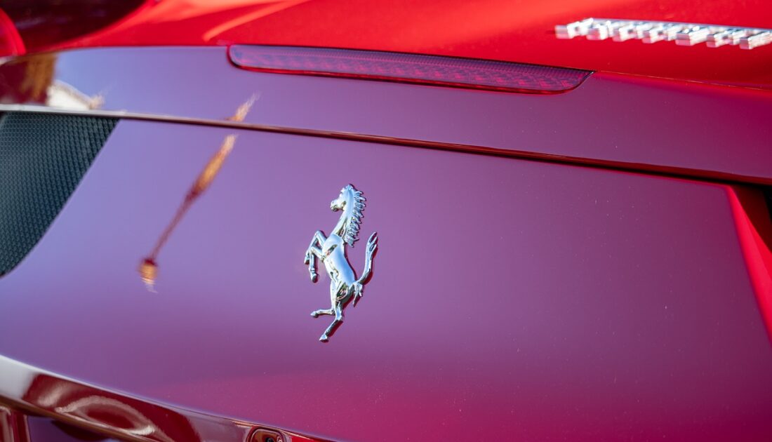 Ferrari, Rusya için otomobil üretimini askıya aldı