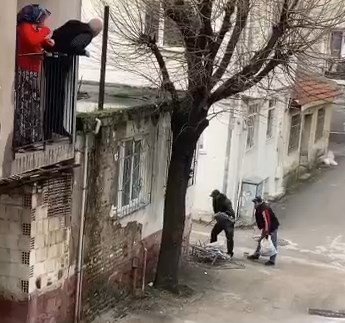 Bursa’da hırsızların rahat tavırları pes dedirtti Bursa’da hırsızların rahat tavırları pes dedirtti