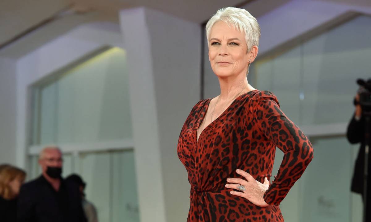 Jamie Lee Curtis: 11 yaşımdan beri karnımı içeri çekiyorum