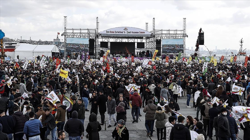 İstanbul’daki nevruz etkinliklerinde 83 gözaltı İstanbul’daki nevruz etkinliklerinde 83 gözaltı