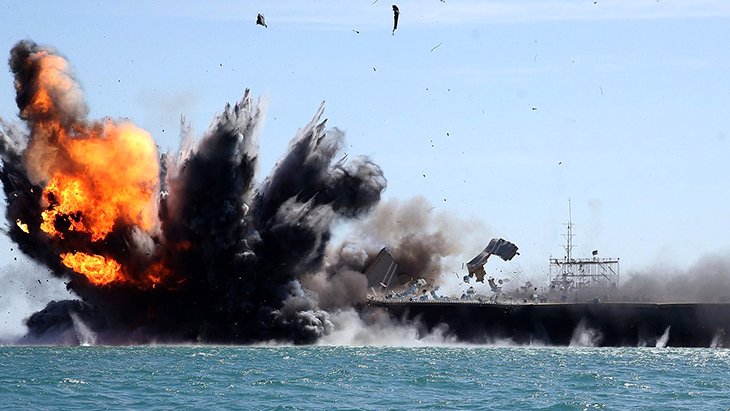 Ukrayna ordusundan bir hamle geldi! İşgal altındaki Rus gemisini vurdular