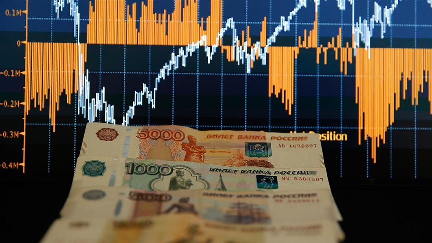 Rus ekonomisinde yaprak dökümü devam ediyor