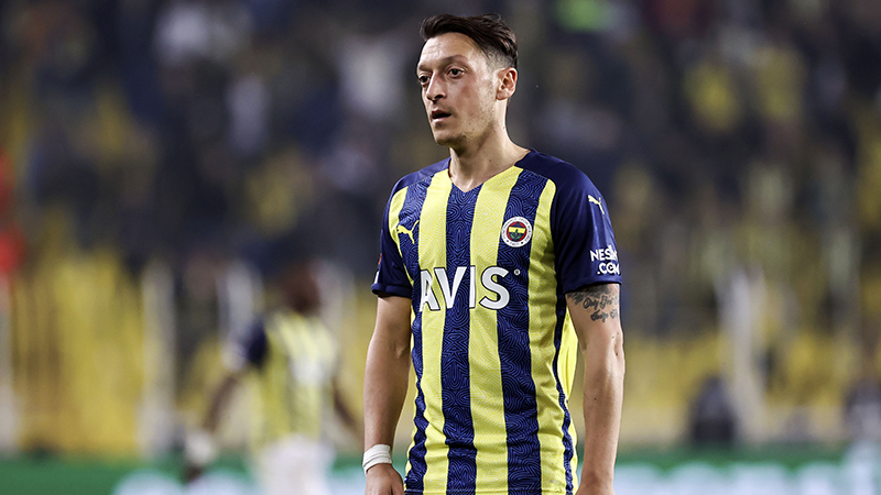 Mesut Özil kadroya dönecek mi?