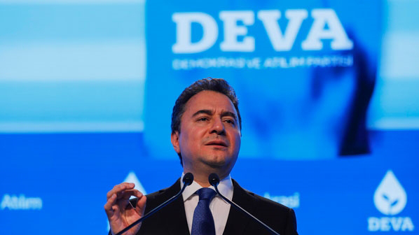 Babacan’dan Davutoğlu’na: Ufak tefek şeylere alınganlık olmaz
