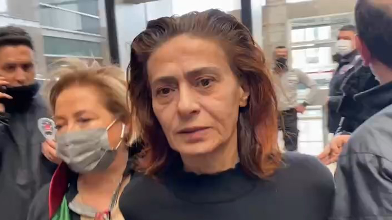 Yıldız Tilbe, kendisini eleştirenler bir daha şarkılarını söylemesinler diye yasak kararı aldırmak üzere