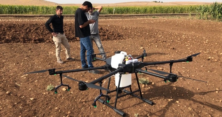 Çiftçiye droneli ilaçlama desteği