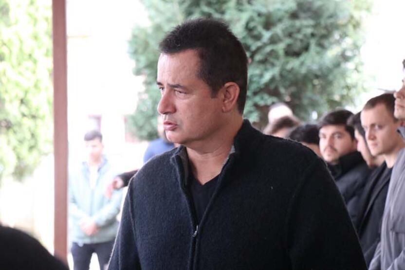 Acun Ilıcalı iş arkadaşının cenaze törenine katıldı