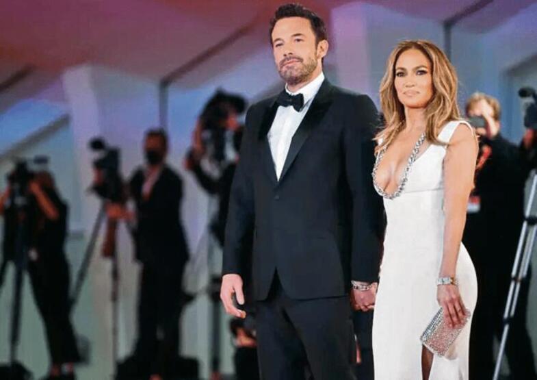 Jennifer Lopez’in taktığı nişan yüzüğünün fiyatı dudak uçuklattı