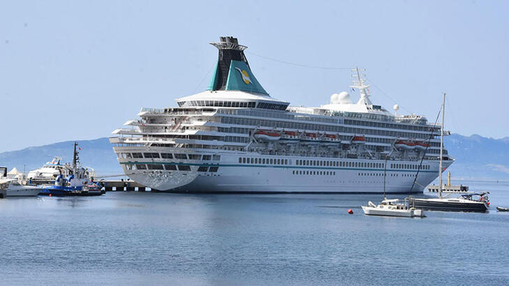 Bodrum’a sezonun ilk kruvaziyeri 526 turist getirdi