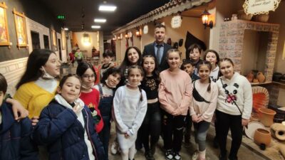 Bursa’da bu müzeyi gezen öğrencilere ücretsiz saç bakımı yapılıyor