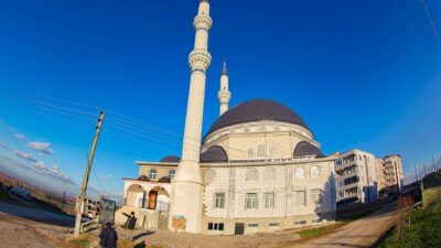 Bursa’da Şehitler Camisi ibadete açıldı