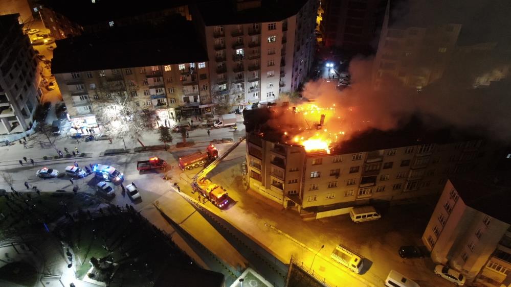 Elazığ’da korkutan çatı yangını