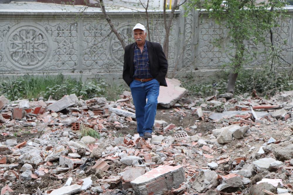 Fıkra gibi olay: Adresi karıştırdı, yanlış binayı yıktı