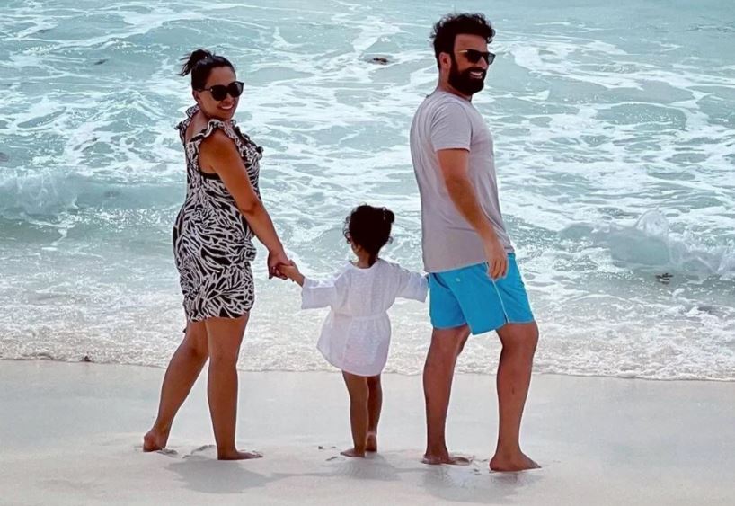 Tarkan eşi Pınar Tevetoğlu ve kızı Liya ile tatilde
