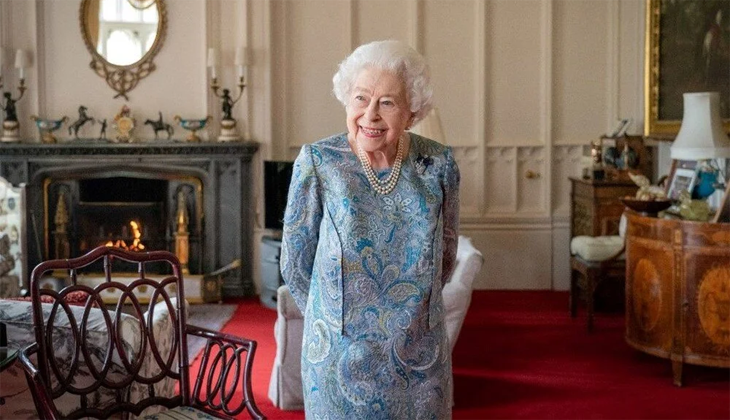 Kraliçe II. Elizabeth’in hologramı halkı selamladı