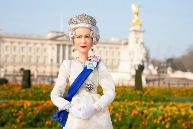 Kraliçe Elizabeth’in Barbie bebeği çıkarıldı