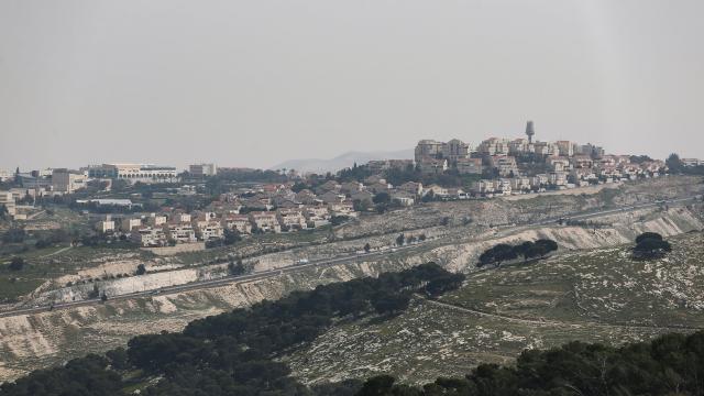 İsrail hükümeti, Batı Şeria’nın kuzeyinde 40 kilometre duvar inşaatını onayladı