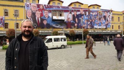 Trabzonspor taraftarları dev afişle şampiyonluğu resmetti