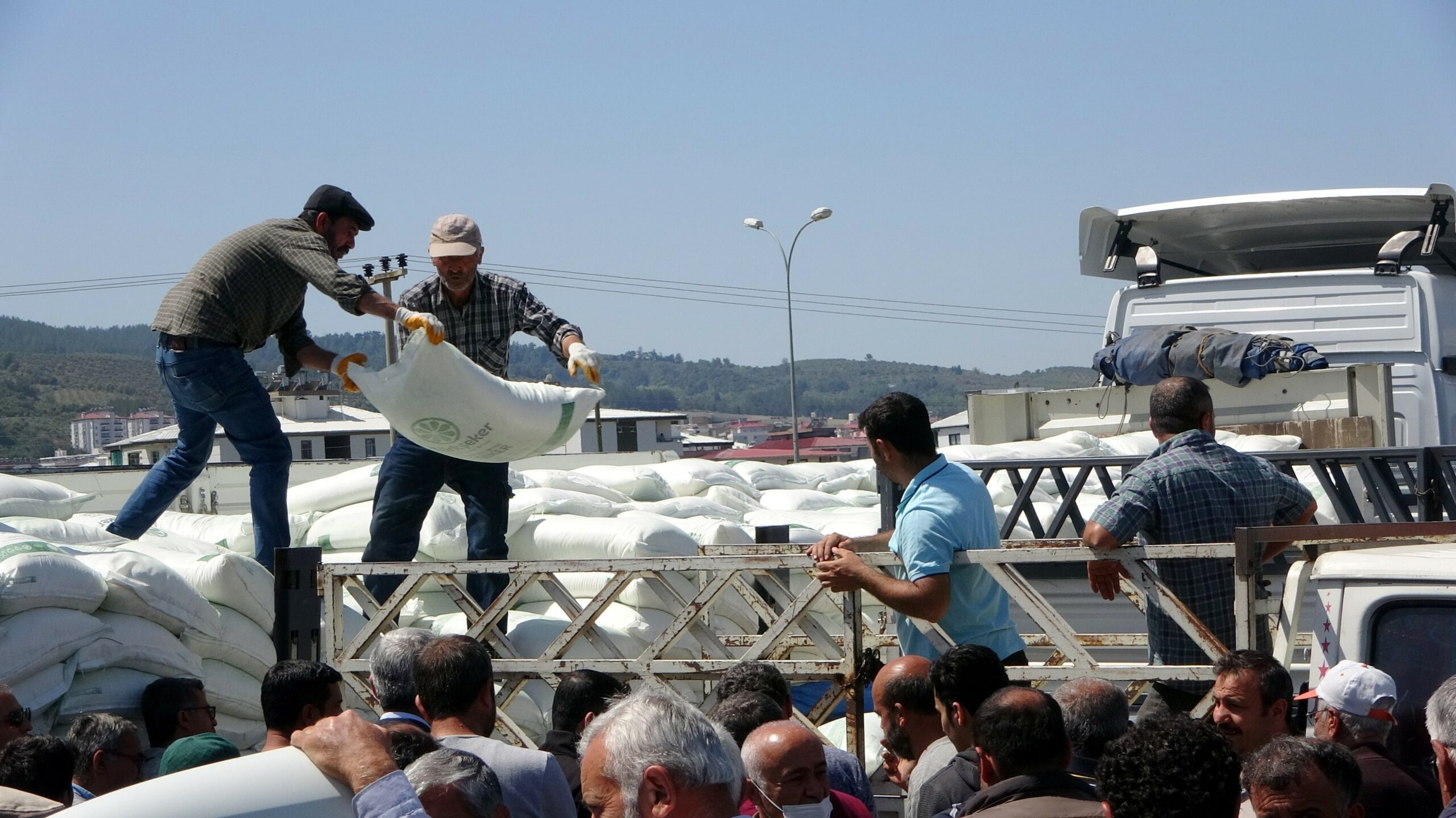 725 arıcıya 108 ton şeker desteği