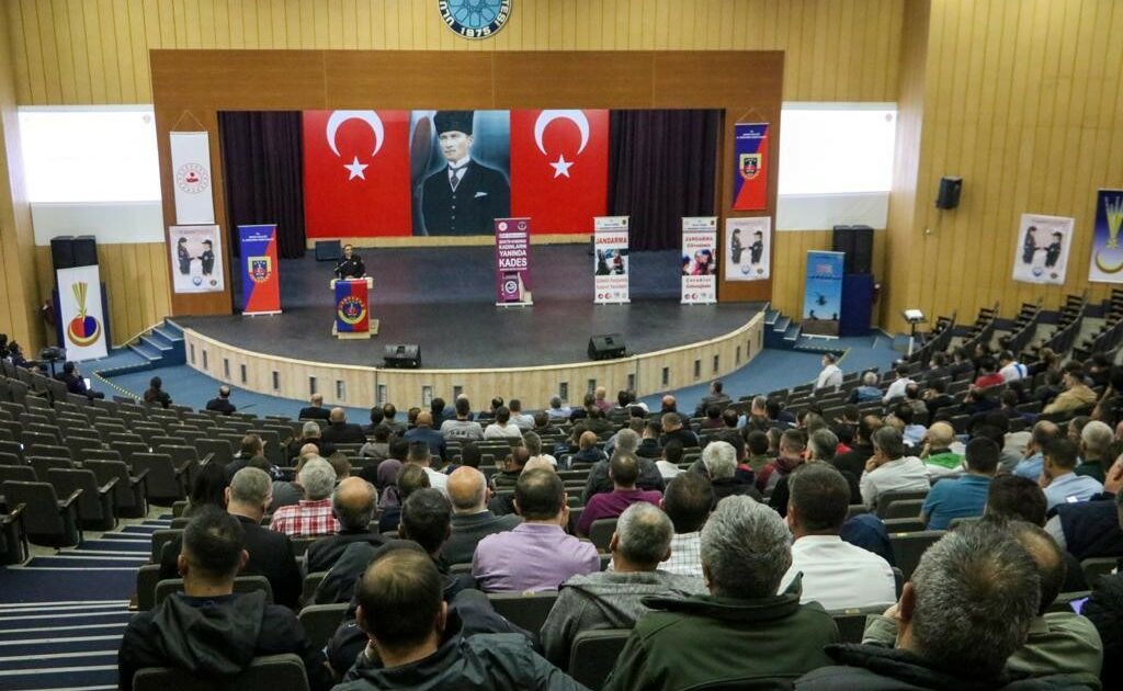 Bursa’da jandarmadan 600 güvenlik görevlisine eğitim