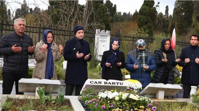 Can Bartu kabri başında anıldı Can Bartu kabri başında anıldı
