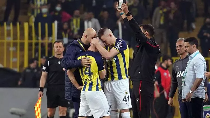 Fenerbahçe’de Pelkas sakatlandı Fenerbahçe’de Pelkas sakatlandı