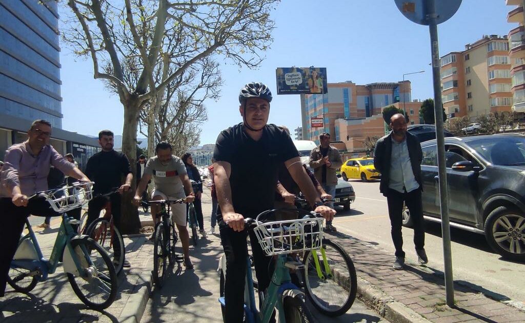 CHP Nilüfer’den bisikletli eylem! ‘Zam zulmüne pedal basıyoruz’